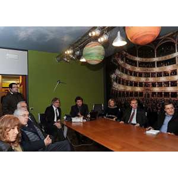 Renzo Tondo (Presidente Friuli Venezia Giulia) durante la visita alla ACR Macchine teatrali. (Lauzacco di Pavia di Udine 08/02/11)