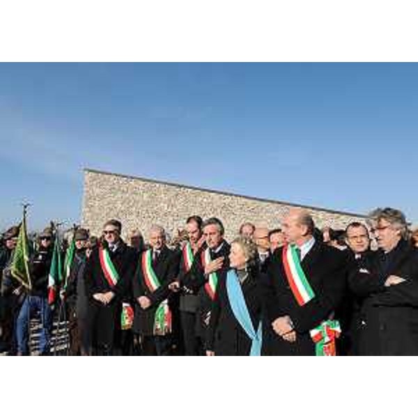 Renzo Tondo (Presidente Friuli Venezia Giulia) e autorità alla celebrazione della Giornata del Ricordo alla Foiba di Basovizza. (Trieste 10/02/11)