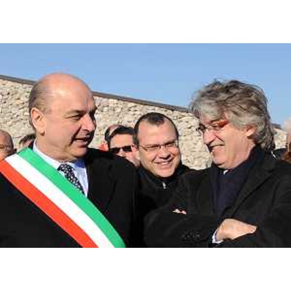 Roberto Dipiazza (Sindaco Trieste), Piero Tononi (Consigliere regionale) e Renzo Tondo (Presidente Friuli Venezia Giulia) alla celebrazione della Giornata del Ricordo alla Foiba di Basovizza. (Trieste 10/02/11)