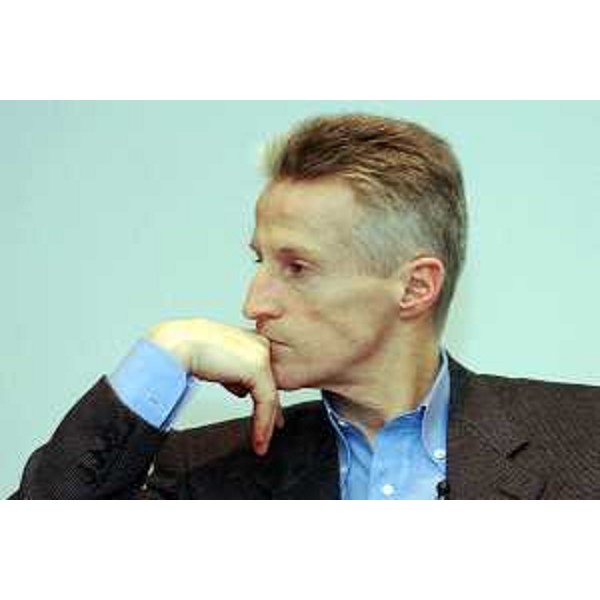 Riccardo Illy (Presidente Regione Friuli Venezia Giulia) ritratto di profilo a mezzo busto (10/03/2005)