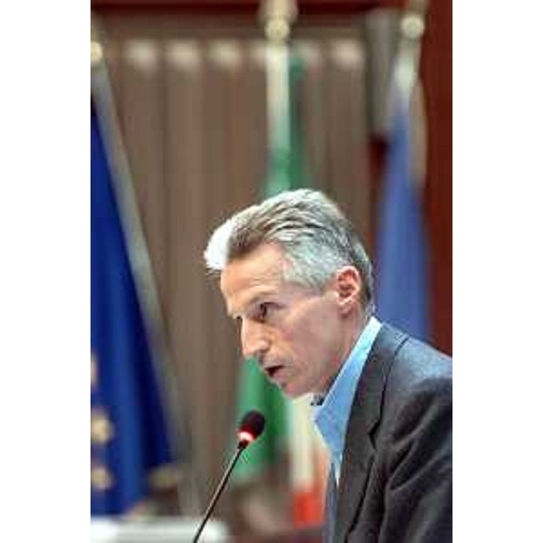 Riccardo Illy (Presidente Regione Friuli Venezia Giulia) in Consiglio Regionale (21/12/2004)