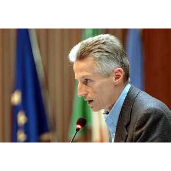 Riccardo Illy (Presidente Regione Friuli Venezia Giulia) in Consiglio Regionale (21/12/2004)