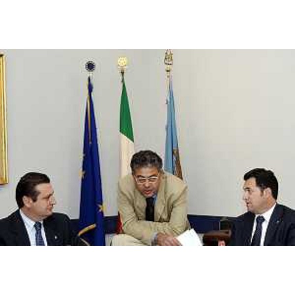 Roberto Antonaz (Assessore regionale all’istruzione, cultura, sport e pace), Franco Iacop (Assessore regionale per le relazioni internazionali, comunitarie e autonomie locali) ed Enzo Marsilio (Assessore regionale alle risorse agricole, naturali, forestali e montagna) (07/10/2005)