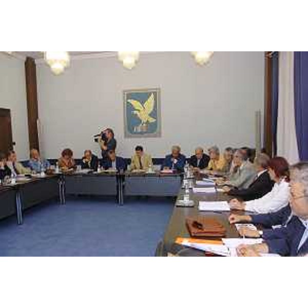 Riccardo Illy (Presidente Regione Friuli Venezia Giulia), Ezio Beltrame (Assessore Regionale alla salute e protezione civile) con i direttori delle aziende sanitarie (Trieste, 01/08/05)