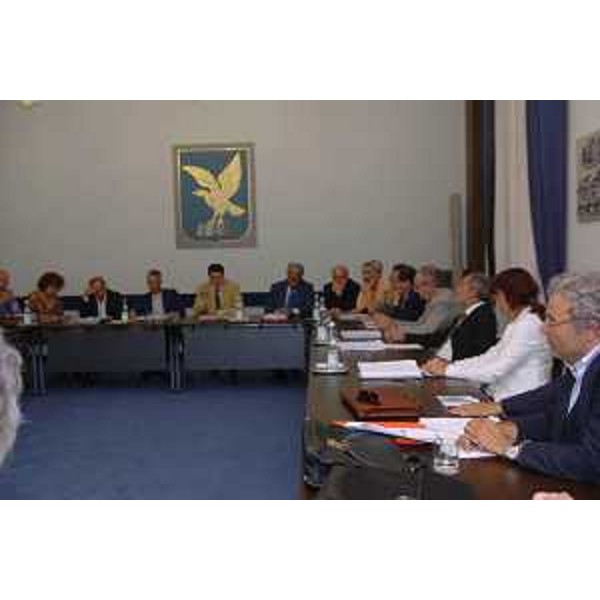 Riccardo Illy (Presidente Regione Friuli Venezia Giulia), Ezio Beltrame (Assessore Regionale alla salute e protezione civile) con i direttori delle aziende sanitarie (Trieste, 01/08/05)