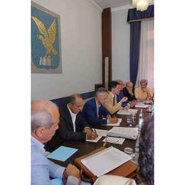 Riccardo Illy (Presidente Regione Friuli Venezia Giulia), Ezio Beltrame (Assessore Regionale alla salute e protezione civile) con i direttori delle aziende sanitarie (Trieste, 01/08/05)