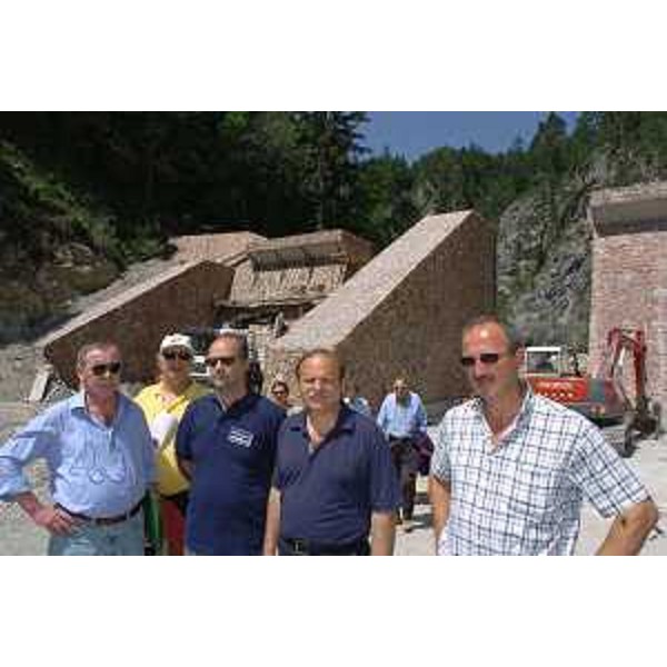 Gianfranco Moretton (Assessore Regionale all'ambiente, lavori pubblici e protezione civile) al sopraluogo Val Canale Oman Ugovizza (Pontebba, 29/07/05)