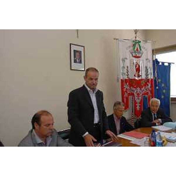 Alberto Bergamin (Sindaco di Medea) con Riccardo Illy (Presidente Regione Friuli Venezia Giulia) e la giunta regionale (Medea, 22/07/05)