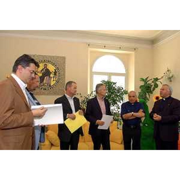 Riccardo Illy (Presidente Regione Friuli Venezia Giulia) ed Ezio Beltrame (Assessore Regionale alla salute e protezione sociale) visitano Villa S. Maria della Pace (Medea, 22/07/05)