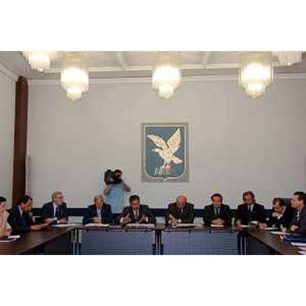 Roberto Antonaz (Assessore Regionale all'istruzione, cultura, sport e pace) ed Enrico Bertossi (Assessore Regionale alle attività produttive) alla conferenza stampa "Lignano 2005" (Trieste, 12/07/05)