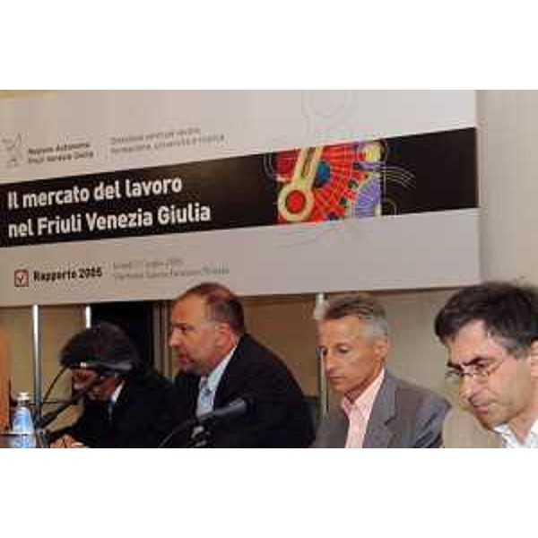 Riccardo Illy (Presidente Regione Friuli Venezia Giulia) e Roberto Cosolini (Assessore Regionale al lavoro, formazione, università e ricerca) al convegno "Mercato del Lavoro" (Trieste, 11/07/05)