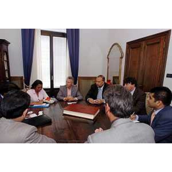 Riccardo Illy (Presidente Regione Friuli Venezia Giulia) riceve la delegazione del Ministero della Scienza e della Tocnologia del Sudafrica (Trieste, 11/07/05)