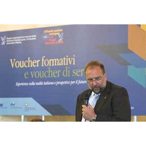 Roberto Cosolini (Assessore Regionale al lavoro, formazione, università e ricerca) al convegno "Voucher Formativi) (Trieste, 06/07/05)