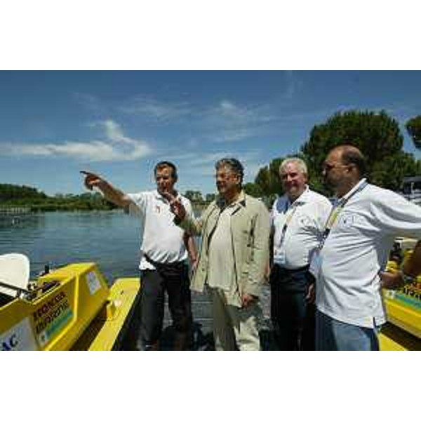 Roberto Antonaz (Assessore Regionale all'istruzione, cultura, sport e pace) in visita al Centro canoa di San Giorgio di Nogaro (Lignano, 06/07/05)