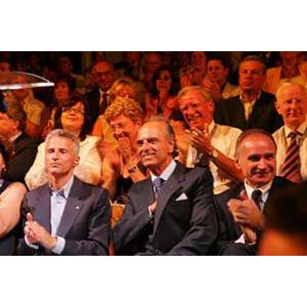 Riccardo Illy (Presidente Regione Friuli Venezia Giulia) alla cerimonia d'apertura delle gare olimpiche EYOF 2005 con Mario Pescante, Gianni Petrucci e Silvano Delzotto (Lignano, 03/07/05)