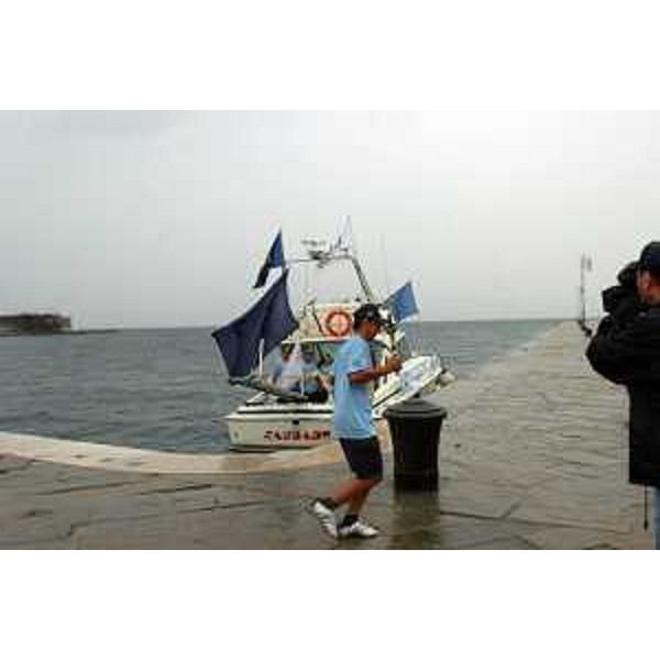 Partenza del tedoforo con il fuoco olimpico da Trieste (Trieste, 01/07/05)