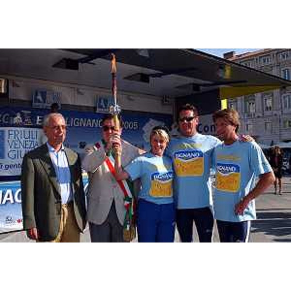 Arrivo della fiaccola con il fuoco olimpico a Trieste (Trieste, 30/06/05)