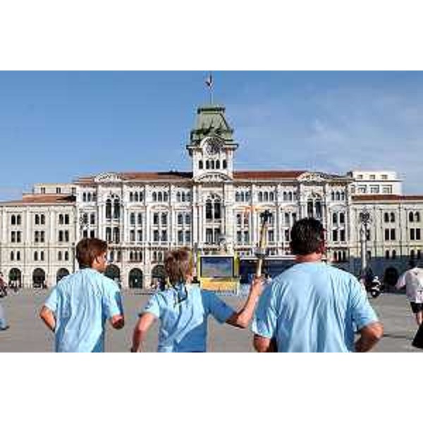 Arrivo della fiaccola con il fuoco olimpico a Trieste (Trieste, 30/06/05)