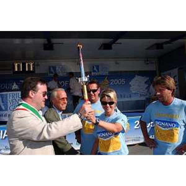 Arrivo della fiaccola con il fuoco olimpico a Trieste (Trieste, 30/06/05)