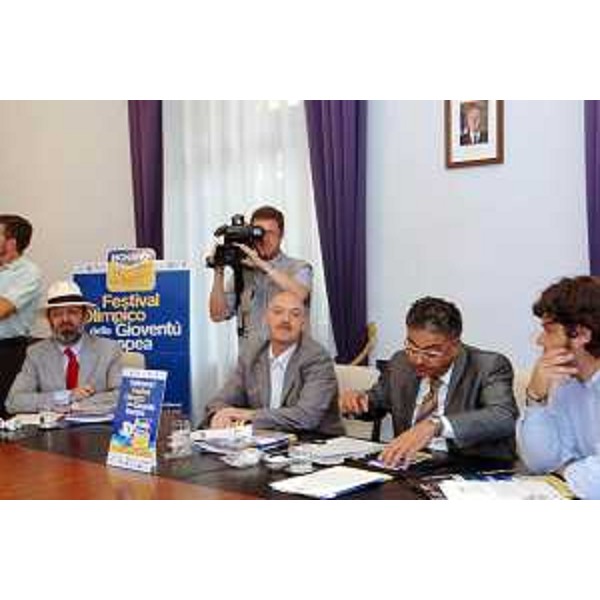 Roberto Antonaz (Assessore Regionale all'istruzione, cultura, sport e pace) alla conferenza stampa per EYOF 2005 (Trieste, 29/06/05)