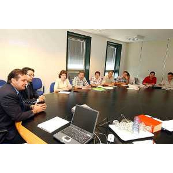 Enzo Marsilio (Assessore Regionale alle risorse agricole, naturali, forestali e montagna) incontra delegazione russa (Udine, 27/06/05)