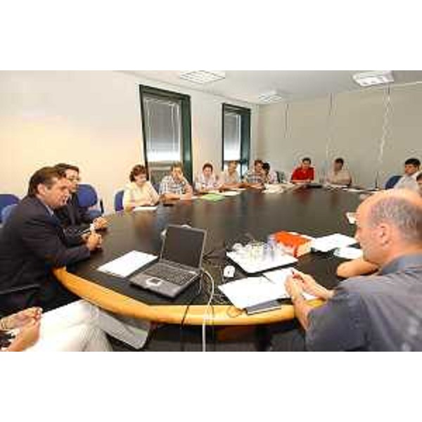 Enzo Marsilio (Assessore Regionale alle risorse agricole, naturali, forestali e montagna) incontra delegazione russa (Udine, 27/06/05)