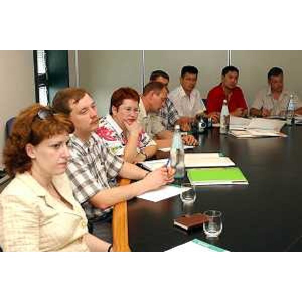 Enzo Marsilio (Assessore Regionale alle risorse agricole, naturali, forestali e montagna) incontra delegazione russa (Udine, 27/06/05)