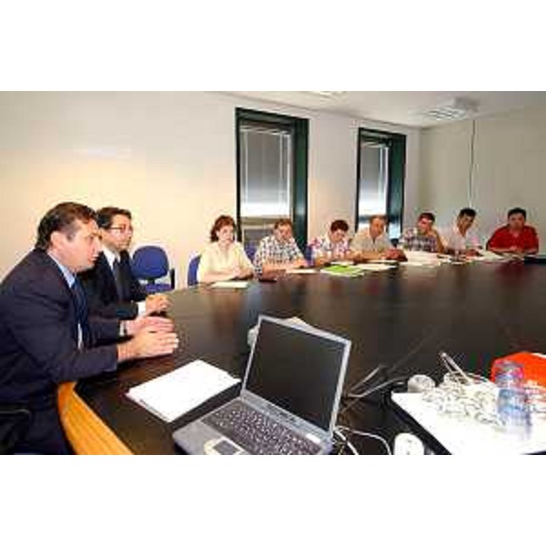 Enzo Marsilio (Assessore Regionale alle risorse agricole, naturali, forestali e montagna) incontra delegazione russa (Udine, 27/06/05)