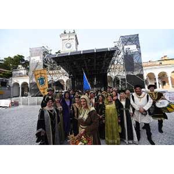 La festa in piazza Libertà a Udine per l'inaugurazione di Friuli Doc