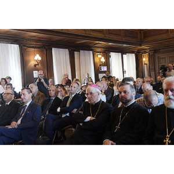 Le autorità civili e religiose intervenute alla cerimonia per l’80esimo anniversario della proclamazione delle leggi razziali, organizzata in collaborazione con la Comunità ebraica di Trieste e con l'Unione delle Comunità Ebraiche Italiane UCEI.