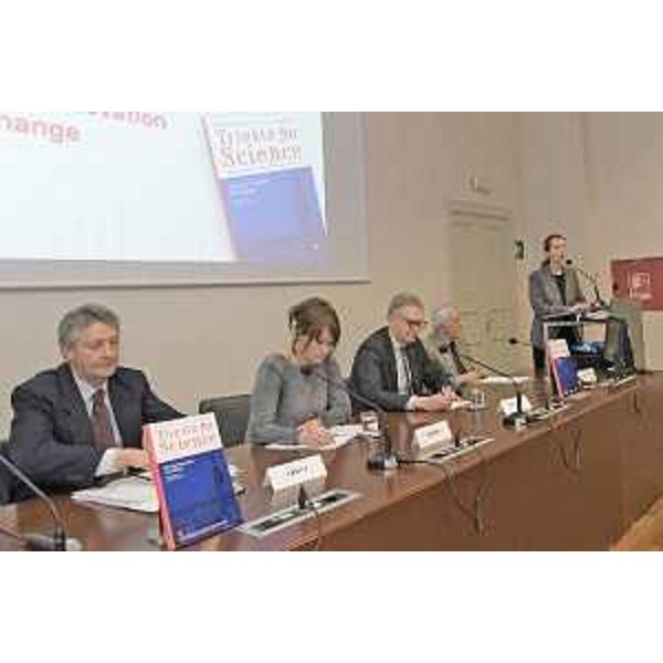 L'assessore regionale alla Ricerca e Università Alessia Rosolen interviene a Trieste nel Palazzo della Regione alla presentazione del libro "Trieste for Science"