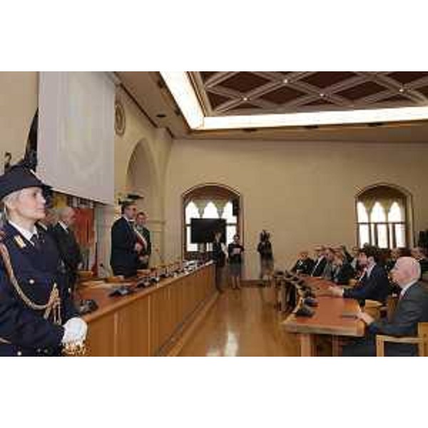 L'assessore alla Sicurezza del Friuli Venezia Giulia, Pierpaolo Roberti, nel corso della cerimonia tenutasi a Pordenone evidenzia il lavoro quotidiano sul territorio compiuto con professionalità dalle Forze dell'ordine. 