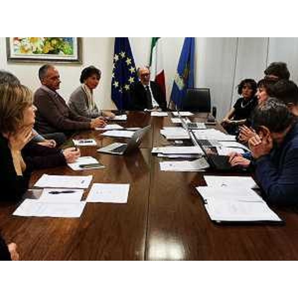 Il vicegovernatore della Regione FVG, Riccardo Riccardi, al tavolo con il Comitato del volontariato
