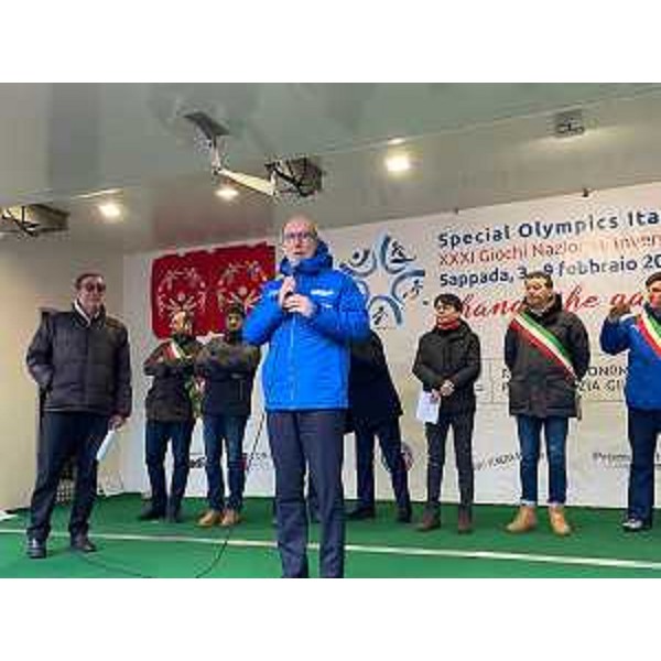 Il vicegovernatore del Friuli Venezia Giulia, Riccardo Riccardi, durante la cerimonia di apertura dei Giochi nazionali invernali Special Olympics di Sappada. (Foto ARC Morandini)