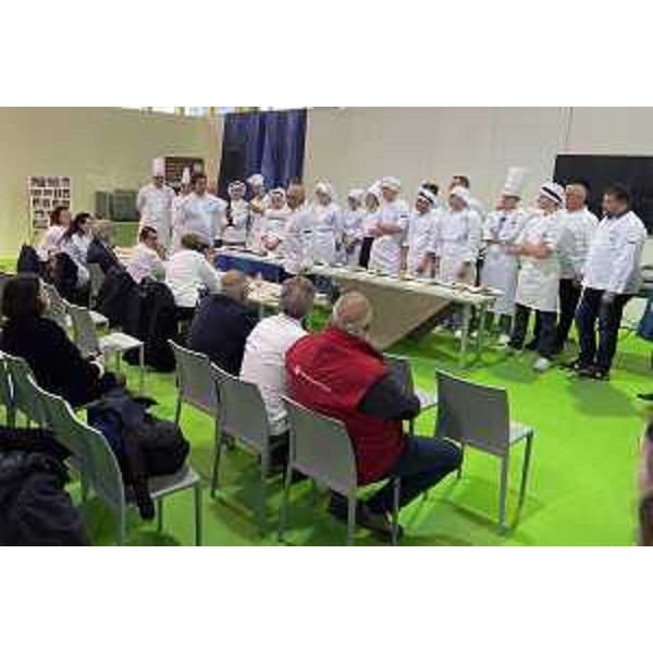 Nell'ambito della rassegna "Cucinare", allestita alla Fiera di Pordenone, l'assessore regionale alla Cultura ha premiato i vincitori della 1. edizione del concorso dedicato allo chef Alberto Modolo. (Foto Regione FVG)