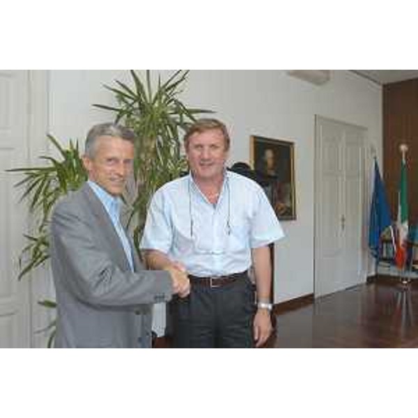 Riccardo Illy (Presidente Friuli Venezia Giulia) fa visita a Giorgio Brandolin (Presidente Provincia Gorizia). (Gorizia 23/06/03) 