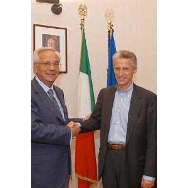 Riccardo Illy (Presidente Friuli Venezia Giulia) e Rosario Salanitri (Prefetto Udine) in Prefettura a Udine. (Udine 24/06/03) 