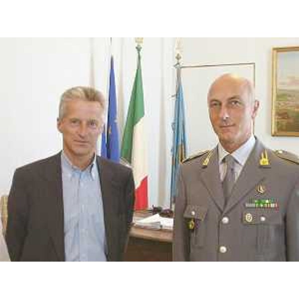 Riccardo Illy (Presidente Friuli Venezia Giulia) e Renato Zito (Generale Comandante regionale Guardia di Finanza) nella sede della Regione a Trieste. (Trieste 16/09/03)