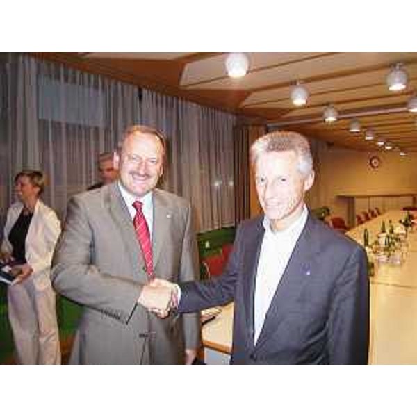 Hubert Gorbach (Ministro Trasporti Austria) e Riccardo Illy (Presidente Friuli Venezia Giulia) a Vienna. (Vienna 23/09/03)