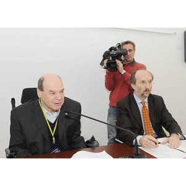 Vladimir Kosic (Assessore regionale Salute) e Riccardo Riccardi (Assessore regionale Viabilità e Trasporti) illustrano ai giornalisti il progetto formativo "I determinanti di salute in ambito urbano", a Trieste. (Trieste 25/11/08)