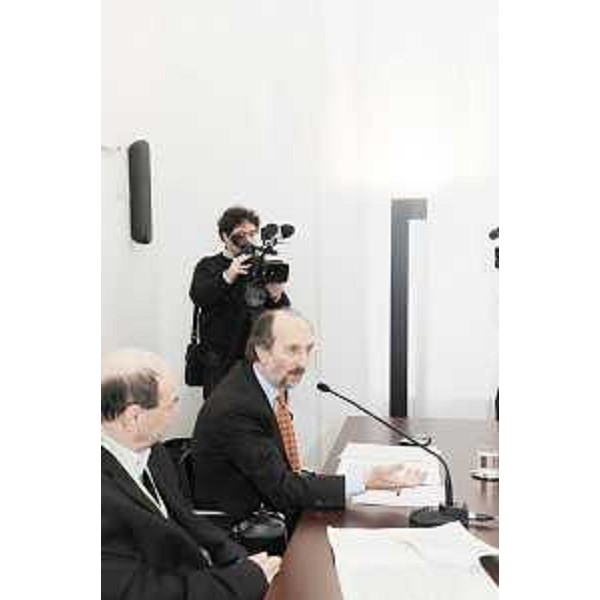 Vladimir Kosic (Assessore regionale Salute) e Riccardo Riccardi (Assessore regionale Viabilità e Trasporti) illustrano ai giornalisti il progetto formativo "I determinanti di salute in ambito urbano", a Trieste. (Trieste 25/11/08)