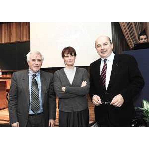 Stefano Fantoni (Direttore SISSA), Alessia Rosolen (Assessore regionale Lavoro, Università e Ricerca) e Roberto Dipiazza (Sindaco Trieste) nel corso delle celebrazioni per il trentennale della Scuola Internazionale Superiore di Studi Avanzati - SISSA, a Trieste. (Trieste 25/11/08)