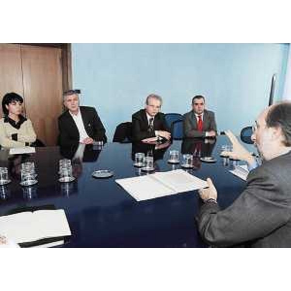 Riccardo Riccardi (Assessore regionale Viabilità e Trasporti) incontra alcuni sindaci della Bassa Friulana, in Consiglio regionale a Trieste. (Trieste 26/11/08)