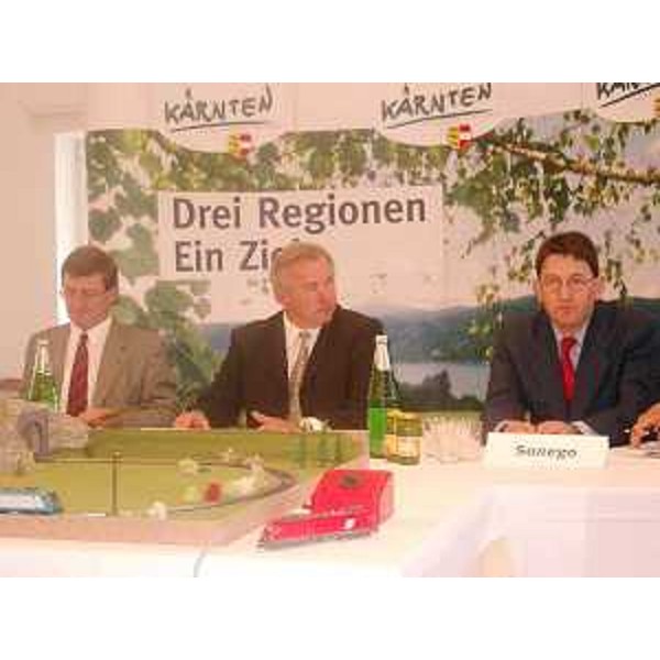 Lodovico Sonego (Assessore regionale Trasporti) incontra Gerhard Doerfler (Assessore Trasporti Carinzia) e Walter Blachfellner (Assessore Trasporti Salisburgo) a Klagenfurt. (Klagenfurt 25/09/03)