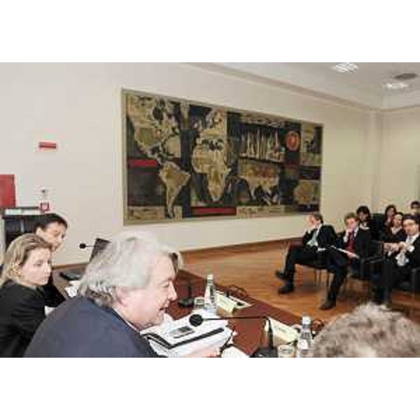 Elio De Anna (Assessore regionale Organizzazione, Personale e Sistemi informativi, delegato Attività ricreative e sportive) nel corso del Convegno "La negoziazione collettiva: datori pubblici e privati a confronto", nella sede della Regione a Trieste. (Trieste 28/11/08)