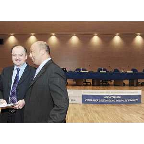 Roberto Molinaro (Assessore regionale Istruzione, Formazione e Cultura, delegato Politiche Famiglia) all'ottava Assemblea regionale del Volontariato del Friuli Venezia Giulia, nell'Auditorium della Regione a Udine. (Udine 29/11/08)