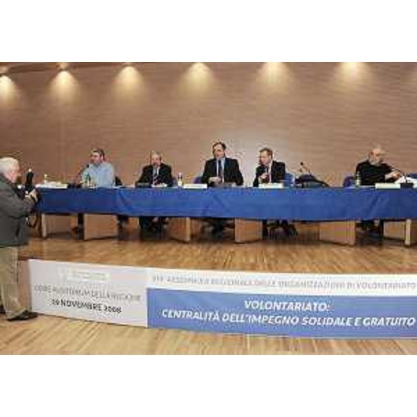 Furio Honsell (Sindaco Udine) e Roberto Molinaro (Assessore regionale Istruzione, Formazione e Cultura, delegato Politiche Famiglia) all'ottava Assemblea regionale del Volontariato del Friuli Venezia Giulia, nell'Auditorium della Regione a Udine. (Udine 29/11/08)