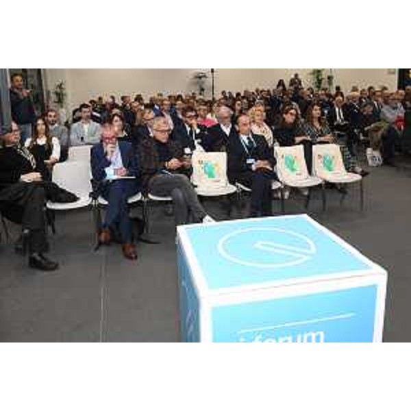 Il pubblico del Forum organizzato dal gruppo Nord Est Multimedia a Trieste - Il pubblico del Forum organizzato dal gruppo Nord Est Multimedia a Trieste