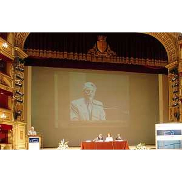 Illy (Presidente FVG) interviene alla 121.a assemblea dell'Unioncamere nazionale sul tema "Un'Europa a rete per un'Europa unita", a Trieste. (Trieste 24/06/05)