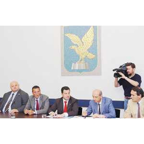 Iacop (Assessore regionale Relazioni internazionali e Autonomie locali) in conferenza stampa al termine della riunione della Giunta regionale. (Trieste 01/07/05)